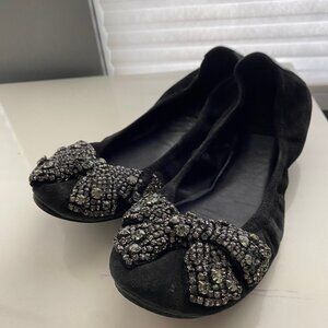 TORY BURCH FLATS WITH A GEM BOW LEATHER